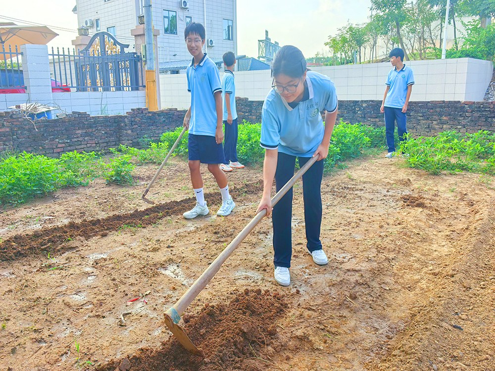 龙岩叛逆孩子素质教育学校怎么联系?本地寄宿成长培育机构调研